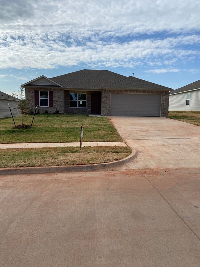 Building Photo - *TWO Months for $99!* Three Bedroom | Two Bathroom Home in Mustang Farms