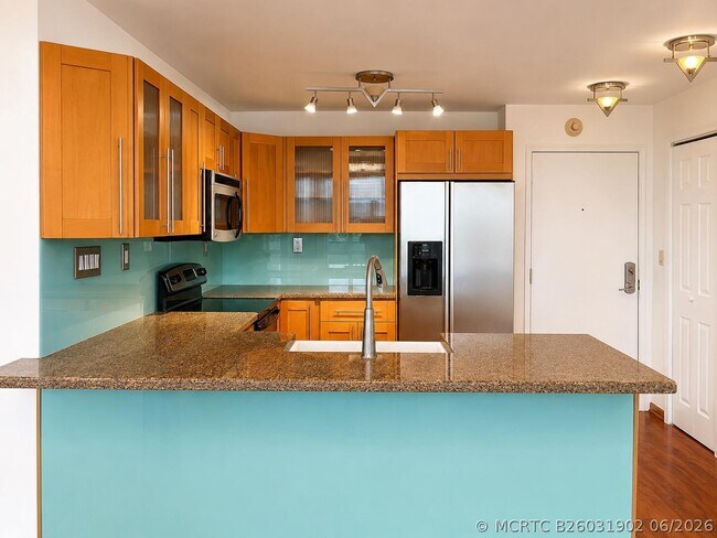 Foto del edificio - 600 NE 36th St