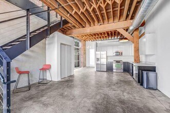 Building Photo - 527 Molino St