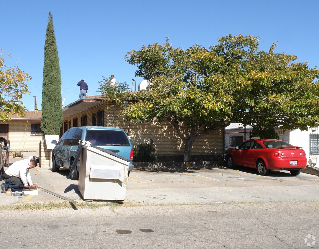 Building Photo - 3811 Lincoln Ave