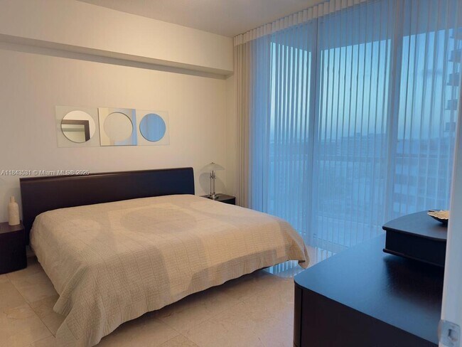 Foto del edificio - 6515 Collins Ave