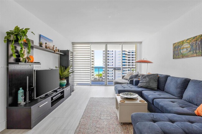 Foto del edificio - 5600 Collins Ave