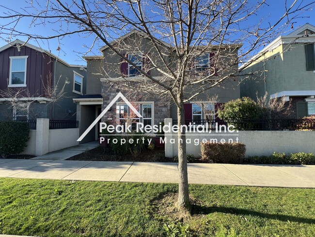 Building Photo - Updated 4bd/3ba Roseville Home with 2 Car ...