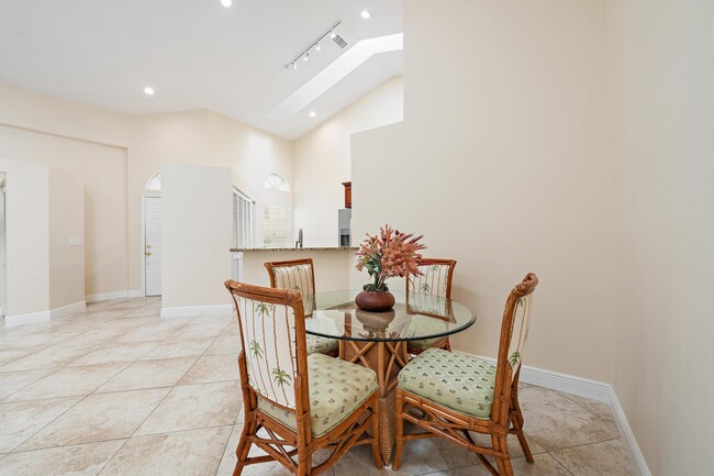 Foto del edificio - 1802 Rosewood Way