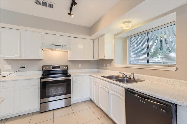Foto del edificio - 1304 Seabrook Dr