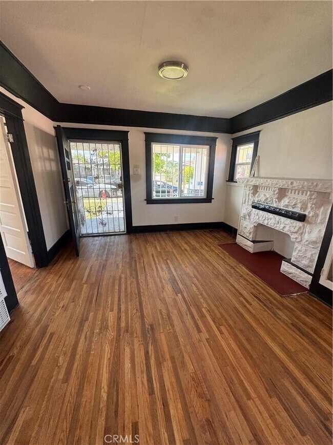Building Photo - 146 W 58th St