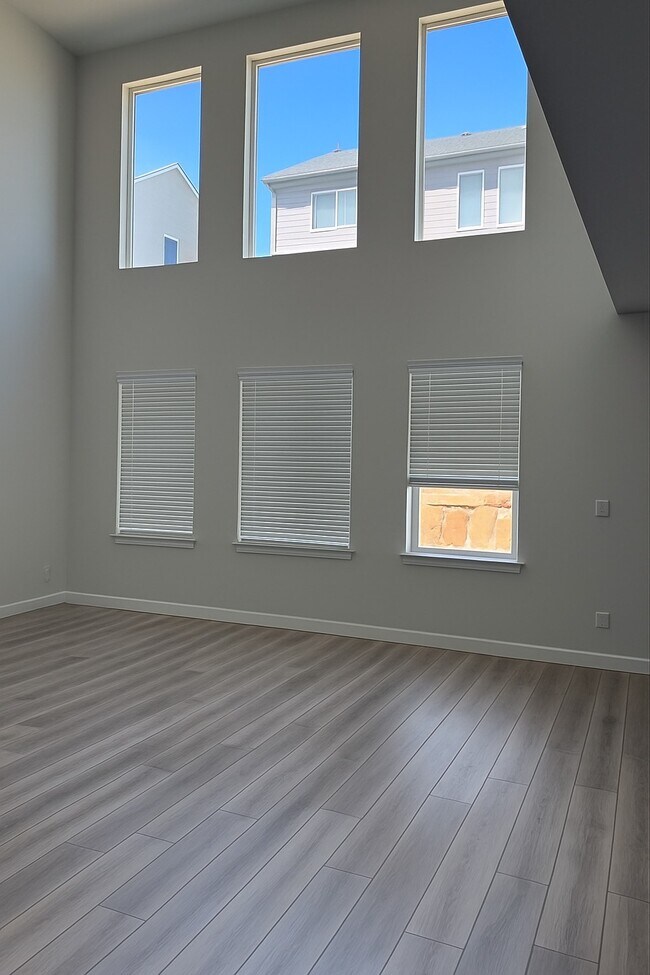 Foto del edificio - 3239 S Forest Ave