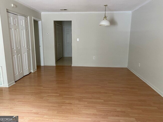 Foto del edificio - 625 Whitehall Rd