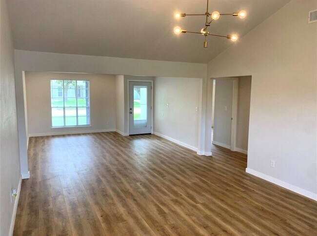 Foto del edificio - 7414 Redding Rd