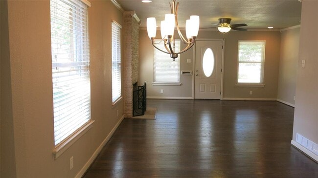 Building Photo - 809 Kirkwood Dr