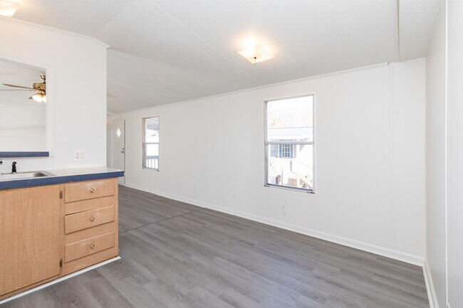 Building Photo - 10 Avery Wood Dr