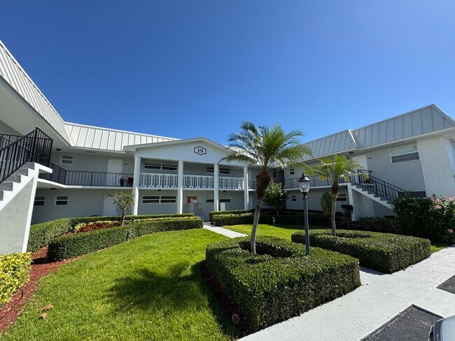 Foto del edificio - 19 Colonial Club Dr