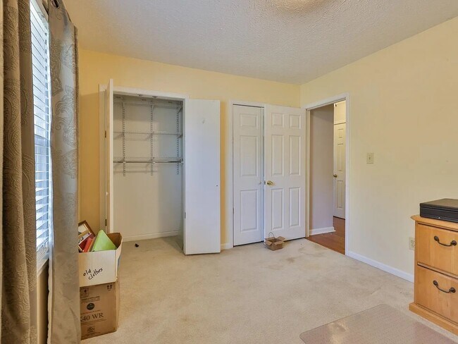 Foto del edificio - 1039 Hillstar St