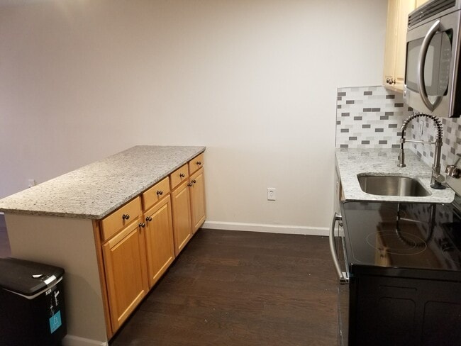 Foto del edificio - 10006 Juniper Drive