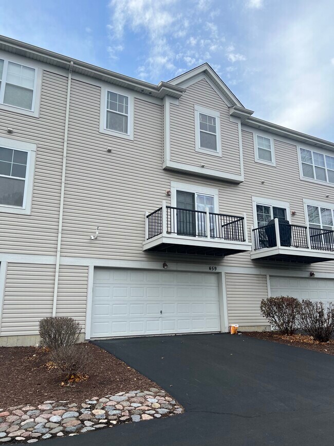 Garage & Patio - 459 Plaza Plz