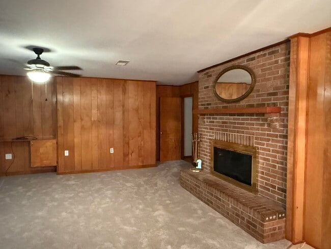 Building Photo - 1109 Lucas St