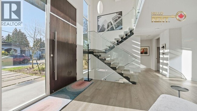 Building Photo - 2710 Crescentview Dr