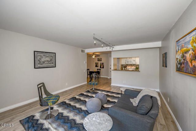 Foto del edificio - 5460 White Oak Ave