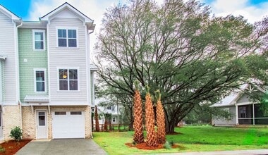 Building Photo - 1819 Bungalow Row