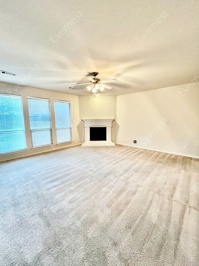 Foto del edificio - Spacious 3-Bedroom Home with Modern Kitche...
