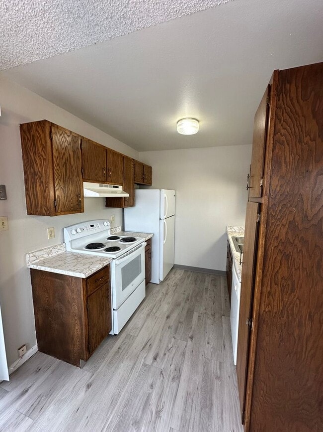 Building Photo - 4417 Parkview Dr