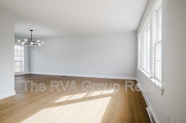 Building Photo - 8000 Neuson Ct