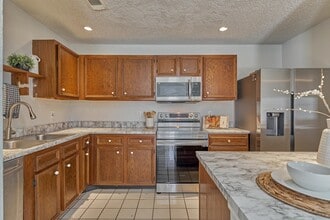 Building Photo - 23419 Summer Pine Dr