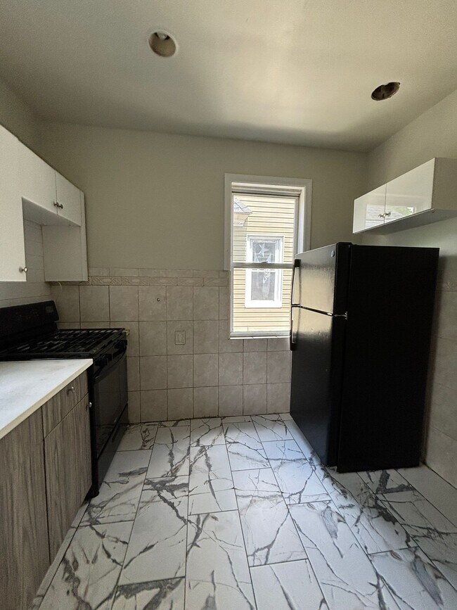 15 Davis Ave 2 - 17 Davis Ave