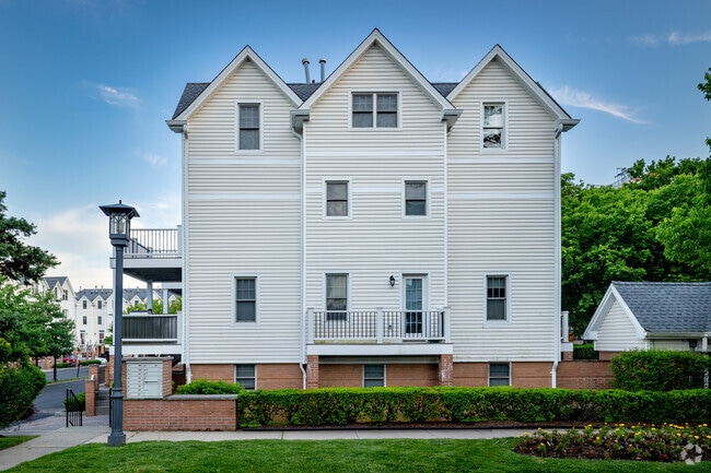 Building Photo - 168-06 Powells Cove Blvd