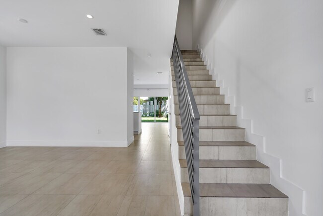 Building Photo - 3663 SW 15th St