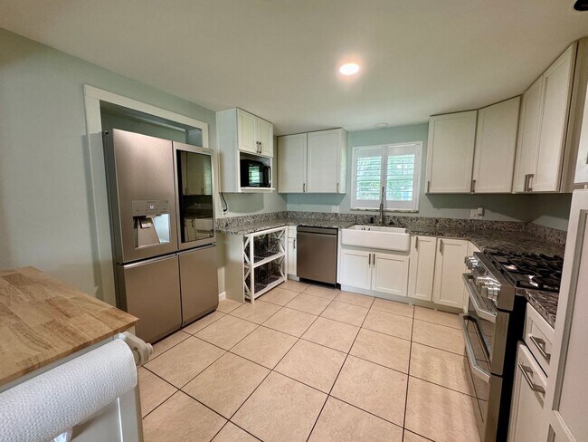 Building Photo - REMODELED Eustis 2/2 with NO HOA!