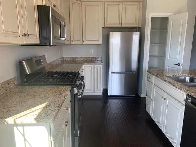 Foto del edificio - 127 Shady Creek Ln