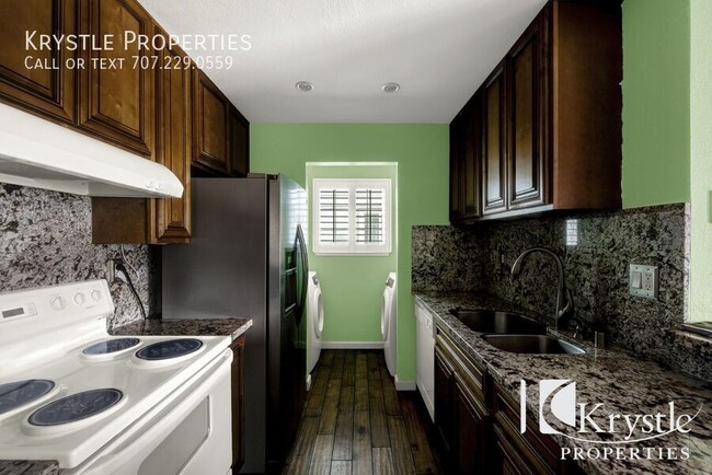 Building Photo - Charming 2 bedroom 2 bath apartment in Gat...