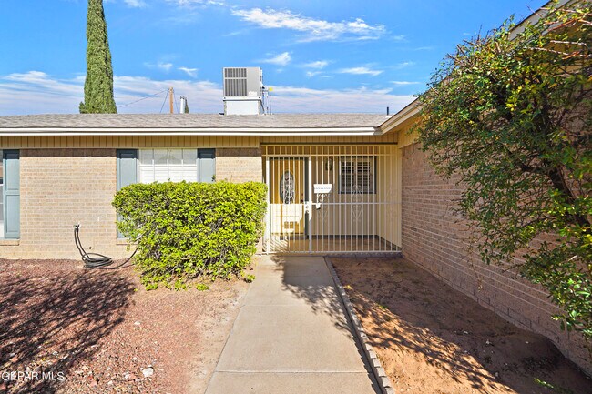Building Photo - 208 Vista Bonita St