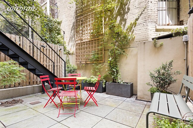 Building Photo - 209 W 22nd St