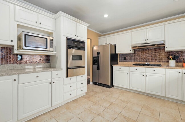 Kitchen - 511 Krause Ave