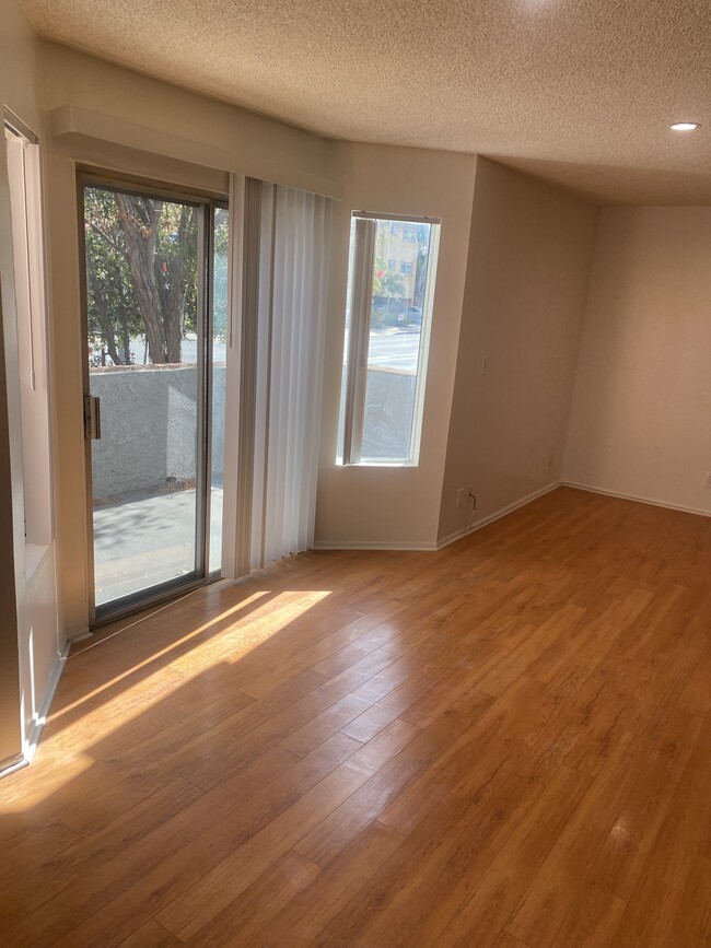 Building Photo - 11701 Texas Ave