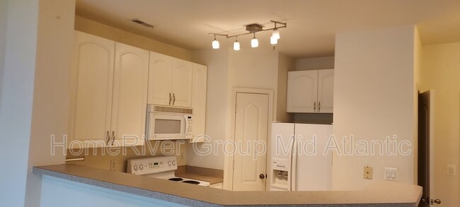 Building Photo - 400 Symphony Cir