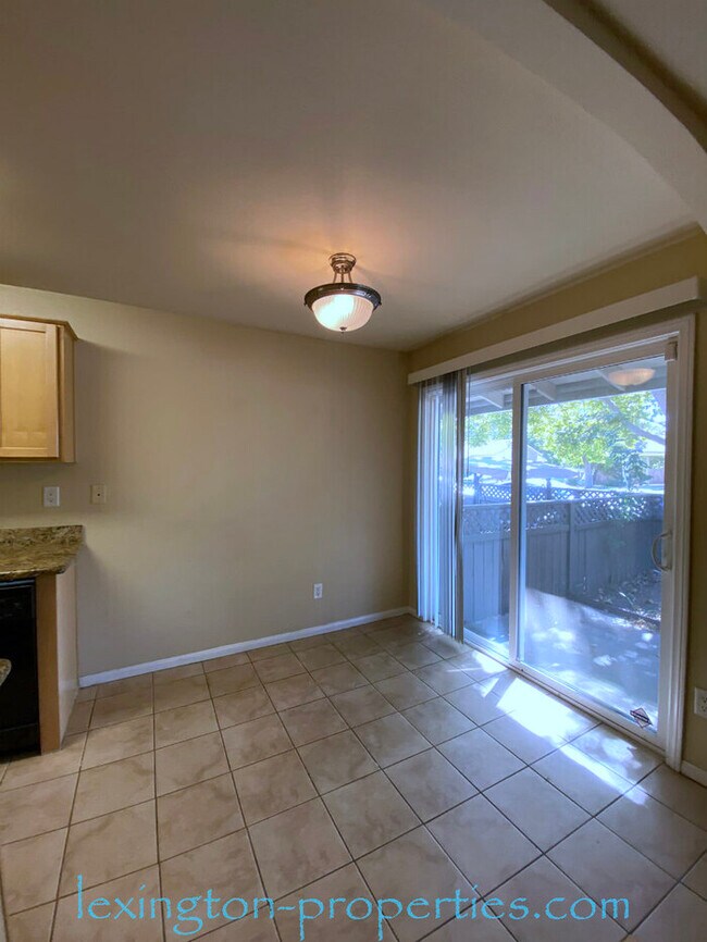 Foto del edificio - Lovely, 2BD/1BA, Condo Available at The Vi...