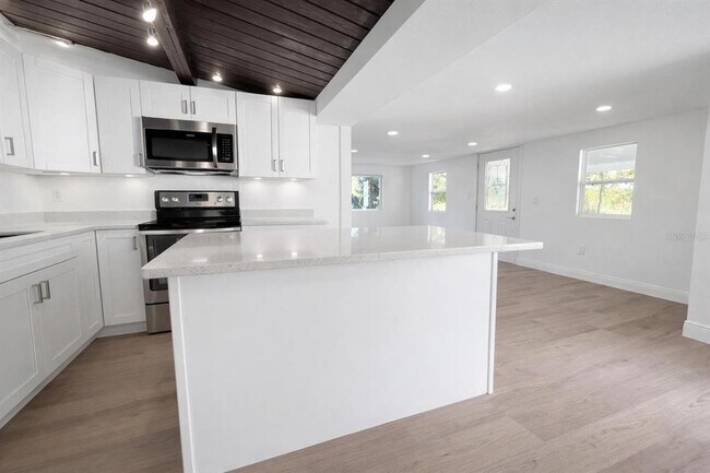 Foto del edificio - 6580 10th Ave Terrace S