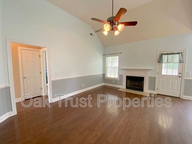Foto del edificio - 7705 Fayetteville Rd
