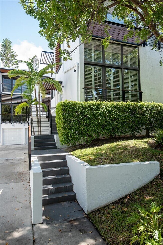 Building Photo - 115 E Enid Dr