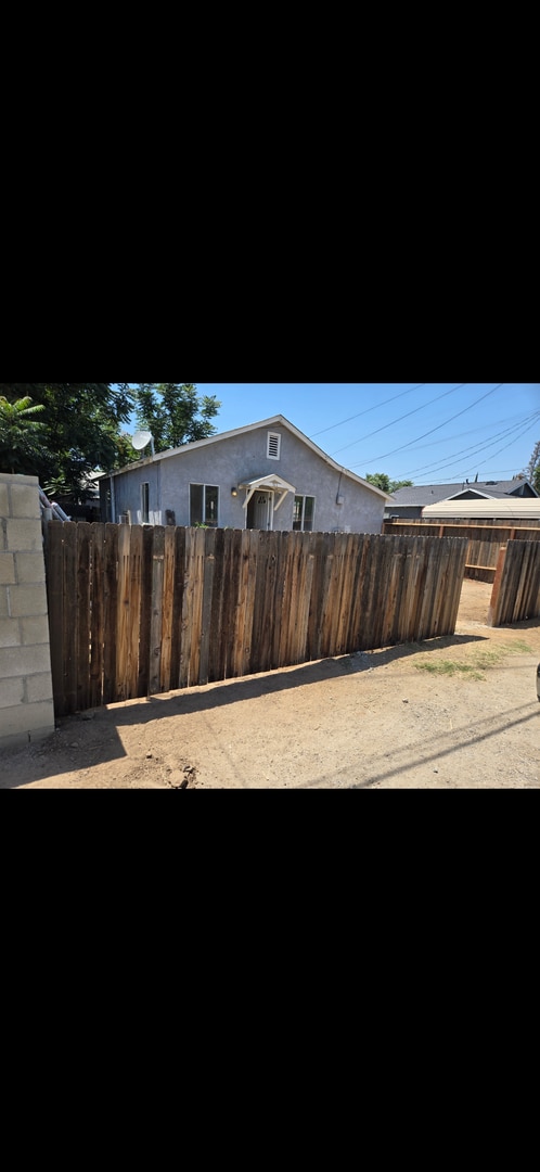 Building Photo - 511 Plymouth Ave