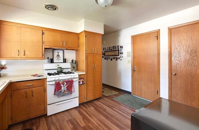 Kitchen - 3723 Washington Ave