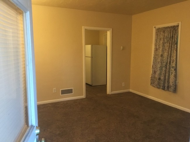 Building Photo - Duplex 1 bd 1 bath