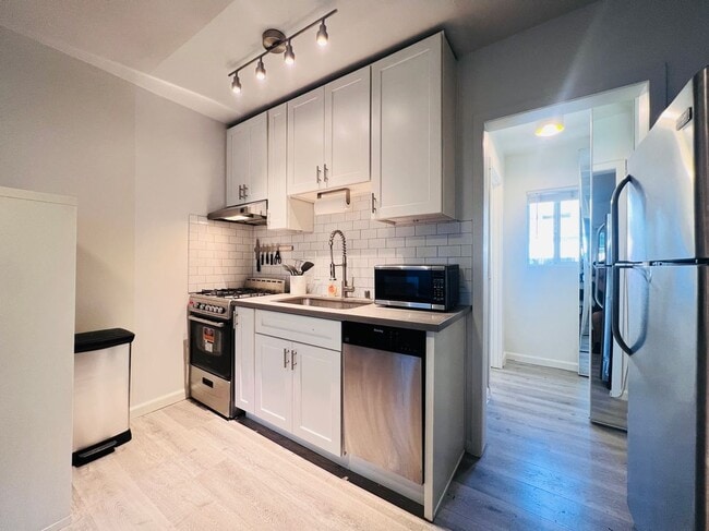 Foto del edificio - 5525 Harold Way