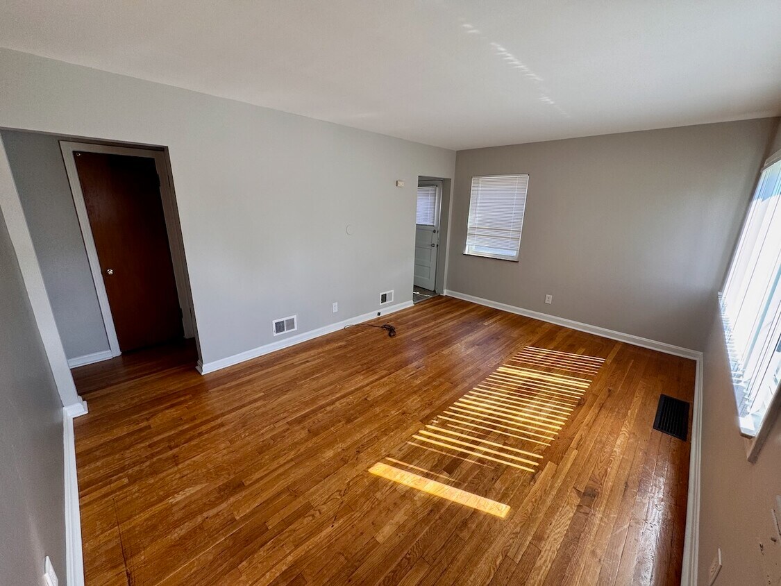 Foto principal - 8756 Daly Rd