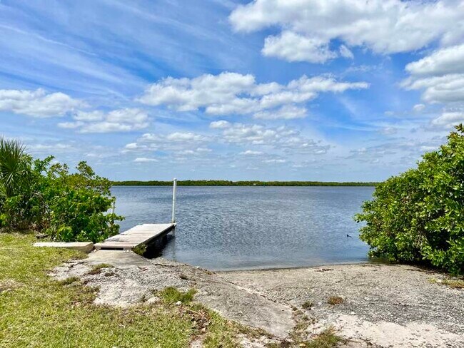 Foto del edificio - 5400 Riverside Dr