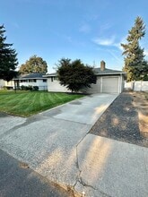 Building Photo - 5411 N Oak St