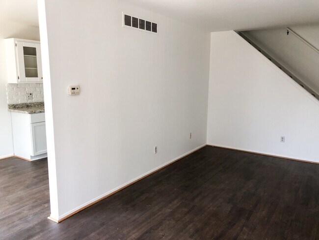 Living Room - 38947 Golfview Dr E